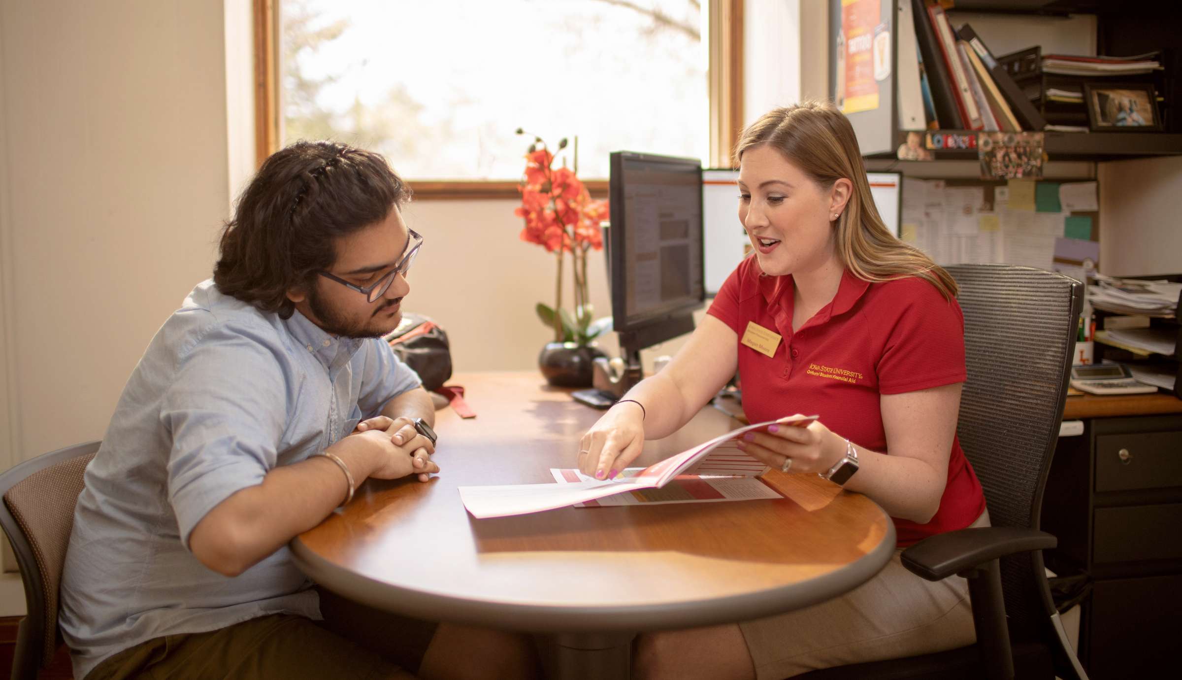 Student meets with financial aid employee