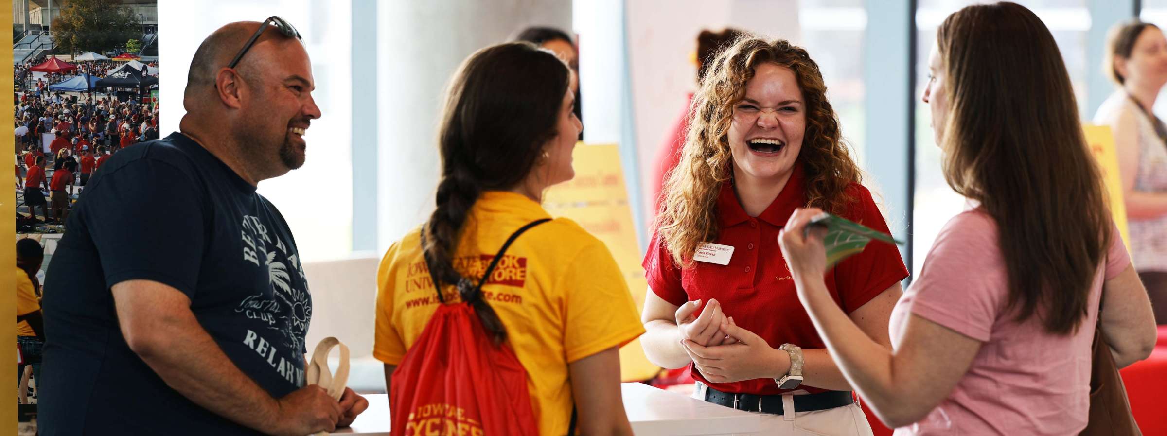 A Cyclone Aide chats with a family during the orientation resource fair.