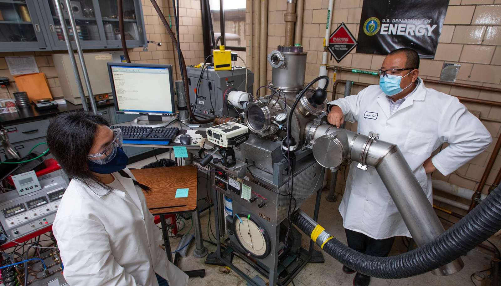 Jun Cui and student in a Wilhelm Hall laboratory